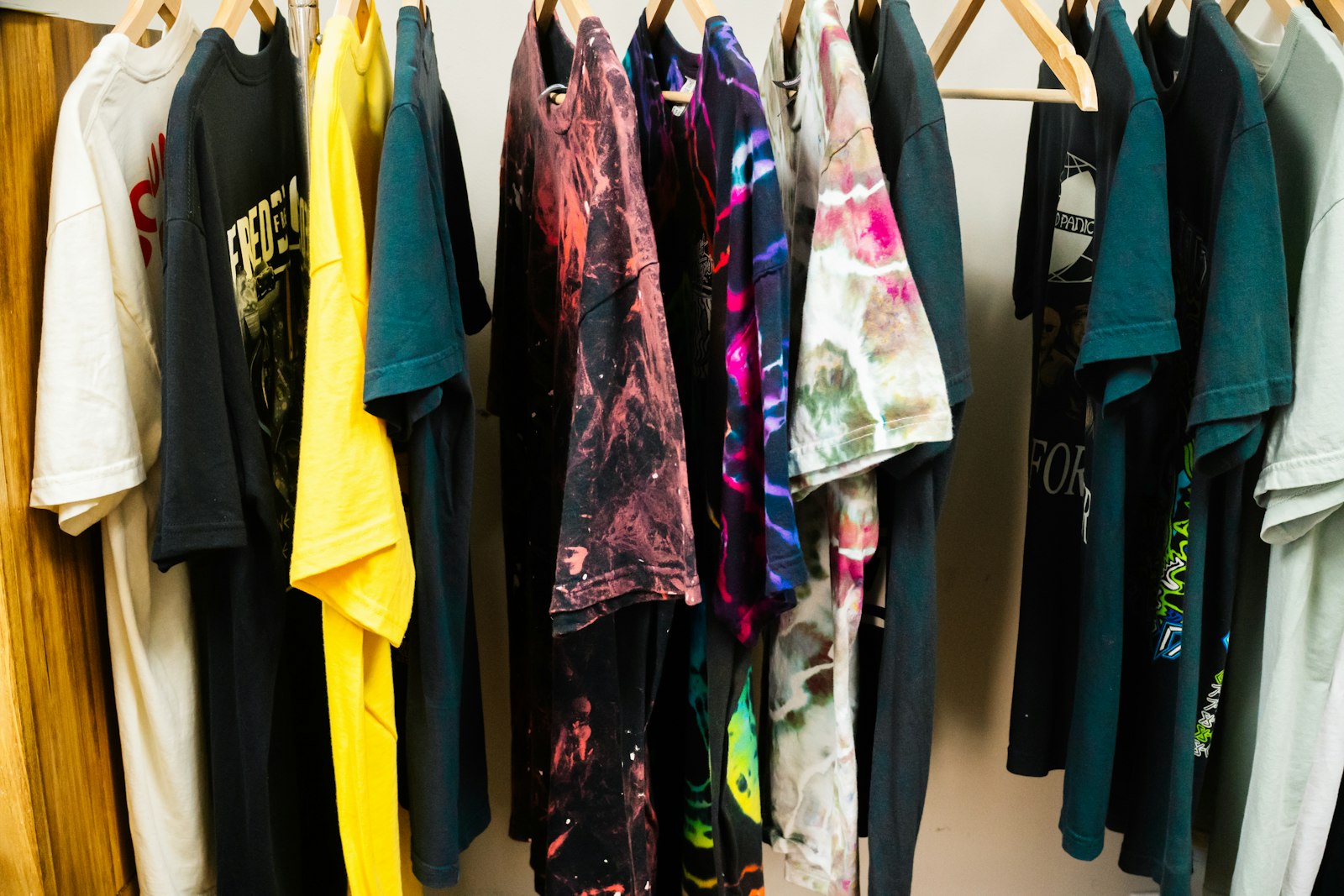 Personnaliser son dressing par la teinture, du ton sur ton au tie & dye